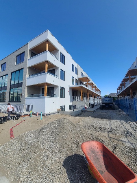 Multi-unit commercial construction project